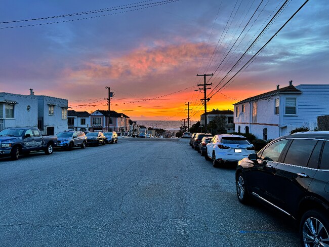 Building Photo - 2626 Moraga St
