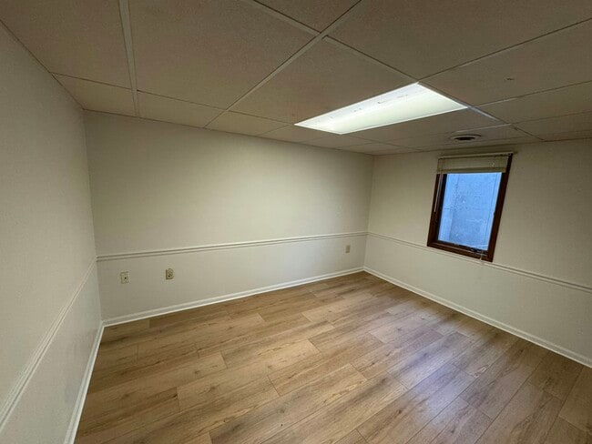 Building Photo - 806 7th Ave NW