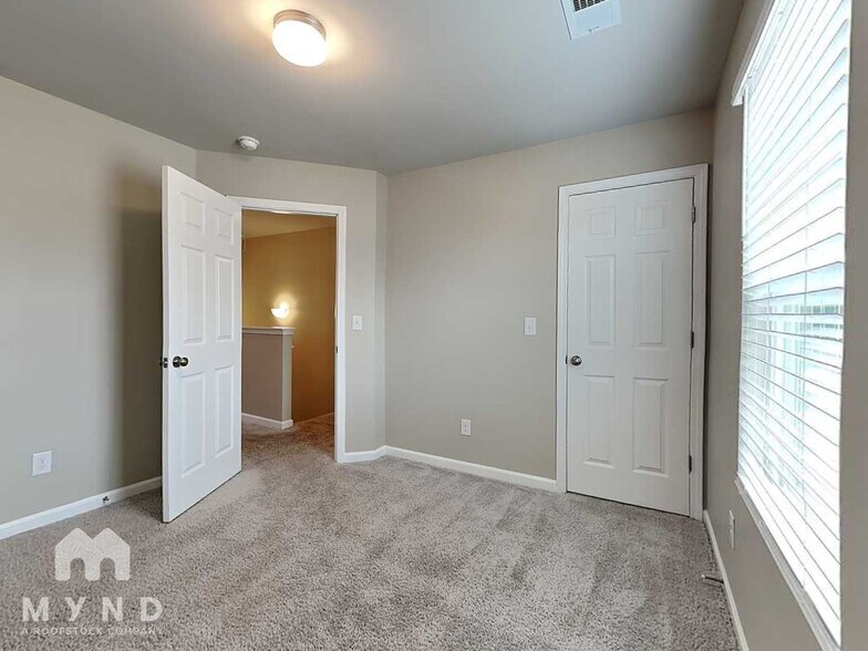 Building Photo - 803 The Heights Ln