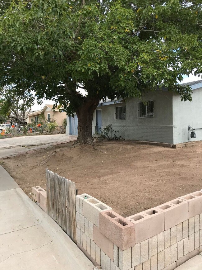 Building Photo - 19th St