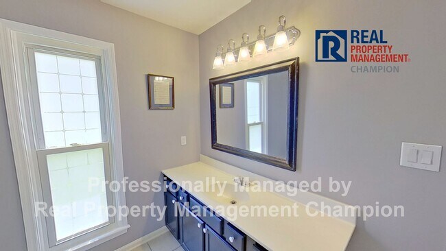 Building Photo - Charming Ranch Style Home with Spacious Fenced Yard