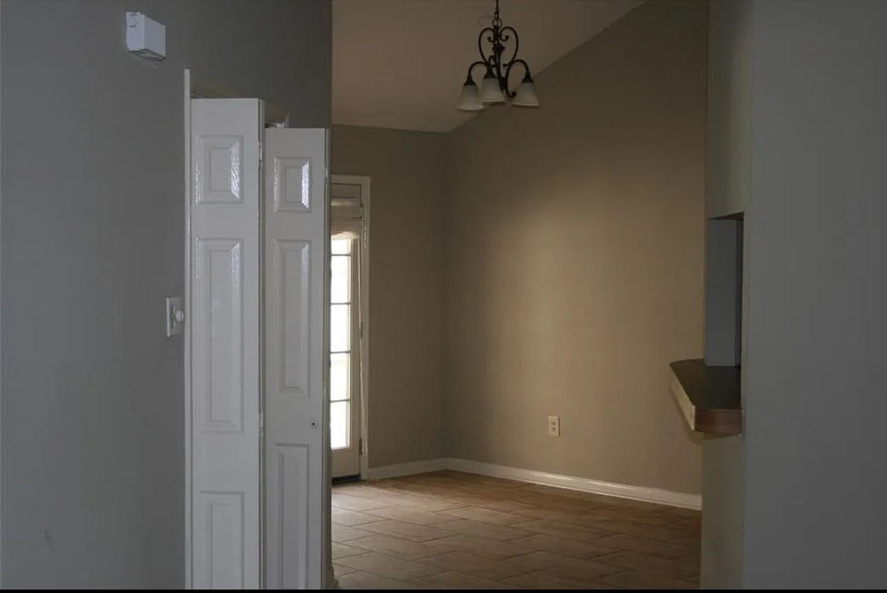 Dining area - 4804 Forest Ct