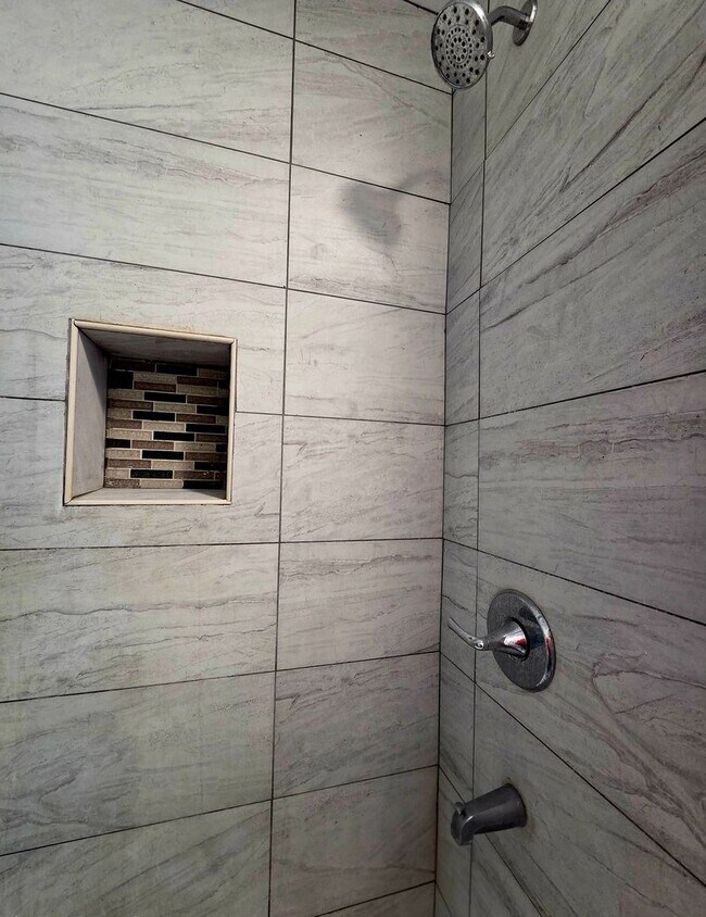 Building Photo - 1122-1124 Seventh Ave