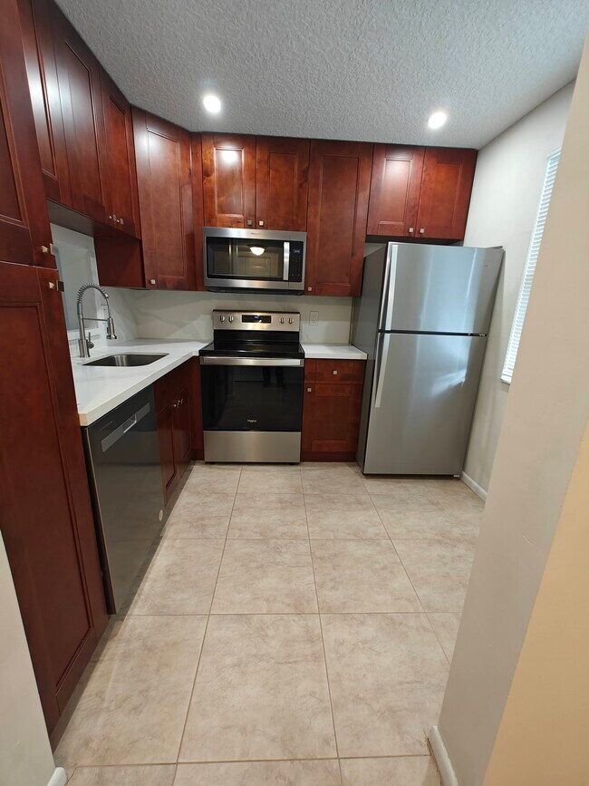 Building Photo - 8770 Royal Palm Blvd