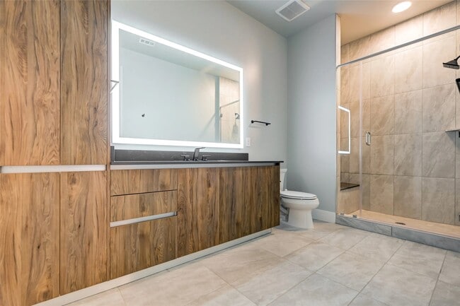 Building Photo - 510 W 20th St