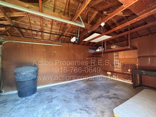 Building Photo - Cottage Style Home in the Heart of Roseville - Large Yard - Completely Renovated!