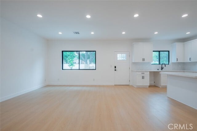 Building Photo - 7734 N Glenoaks Blvd