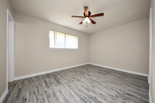 Building Photo - 11915 Binghamton Dr