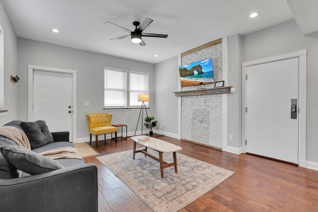 Building Photo - 288 S Souder Ave