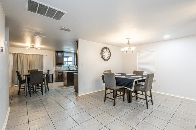 Building Photo - 5220 Feria Dr