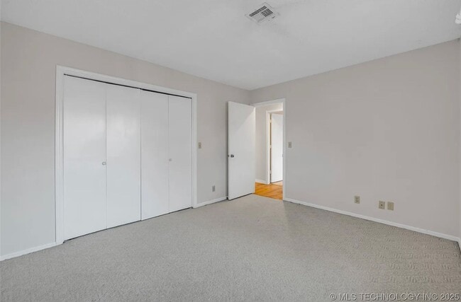 Building Photo - Gorgeous Condo in The Gated Community of The Timbers!