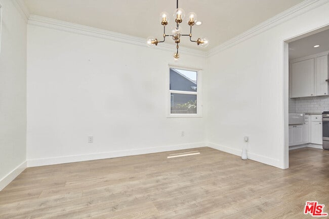 Building Photo - 2904 W 81st St