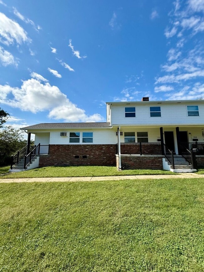 Primary Photo - Oak Ridge - 3 bedroom 2 bath Duplex - call...