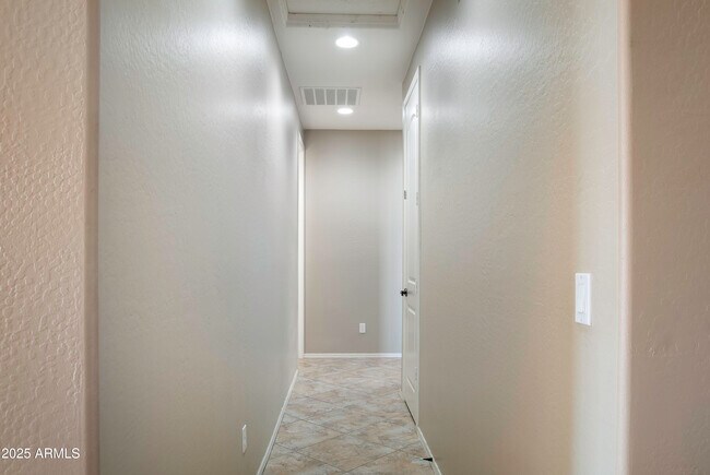 Building Photo - 46011 W Keller Dr