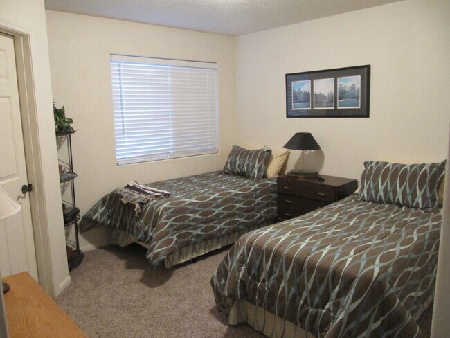 Building Photo - "2-Bedroom Condo Retreat in Saint George -...