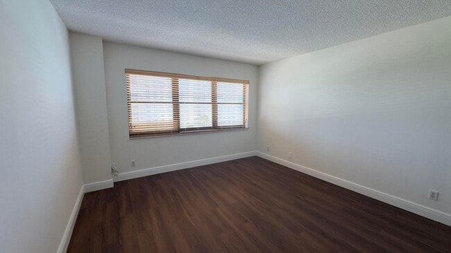 Building Photo - 5100 N Ocean Blvd