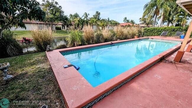 Building Photo - 8105 Nutmeg Way