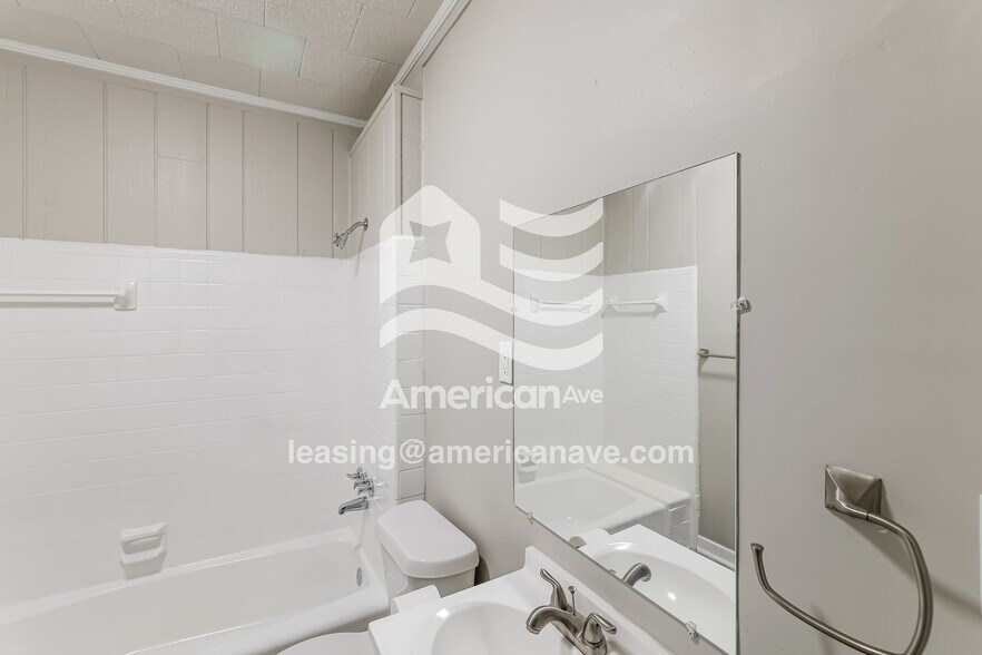 Building Photo - 7110 1st Ave S