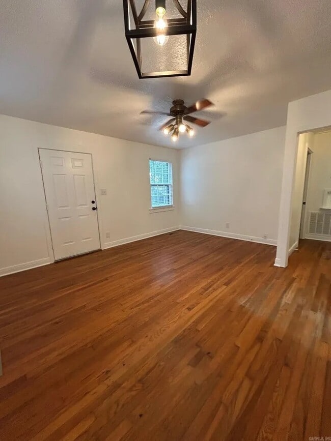 Building Photo - 204 N Tyler St