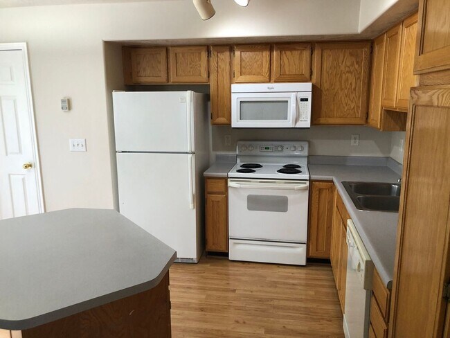 Building Photo - West Jordan Townhouse