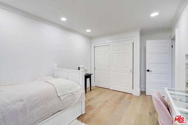 Building Photo - 456 S McKnight Rd