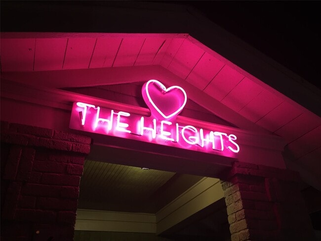 Building Photo - 701 E 40th St