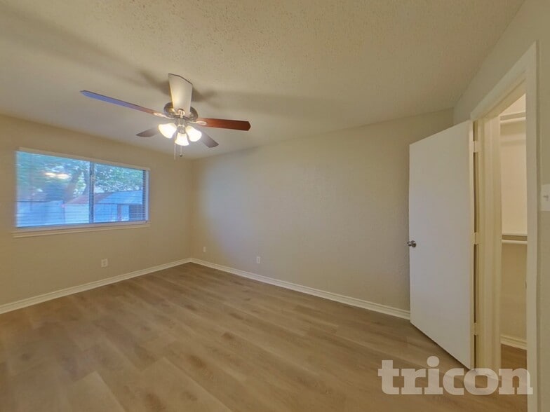 Building Photo - 8620 Santa Clara Dr