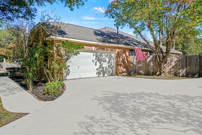 Building Photo - 8615 Traciney Blvd