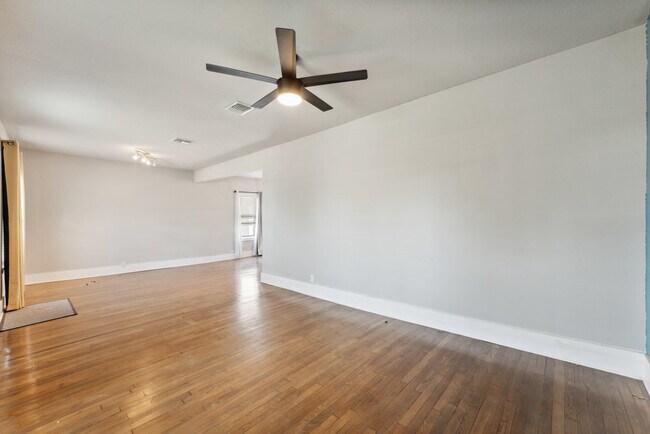 Building Photo - 1031 Schley Ave