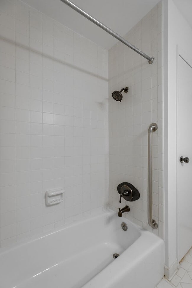 Building Photo - 2 Bedroom 2 Bath in Northshore