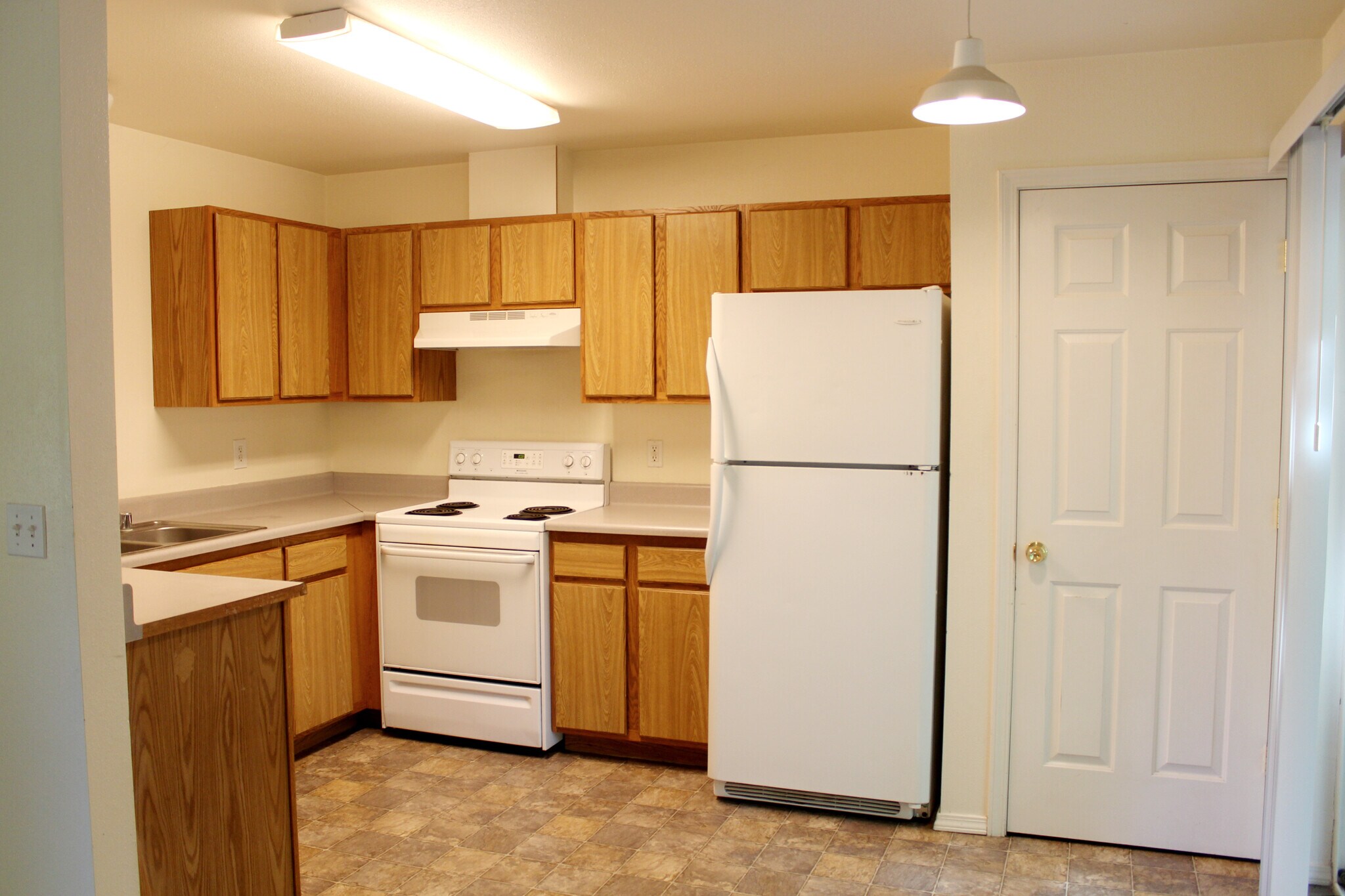 Building Photo - 1100 NE B St