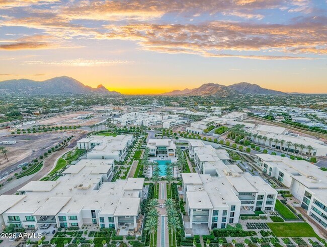 Building Photo - 6587 N Palmeraie Blvd