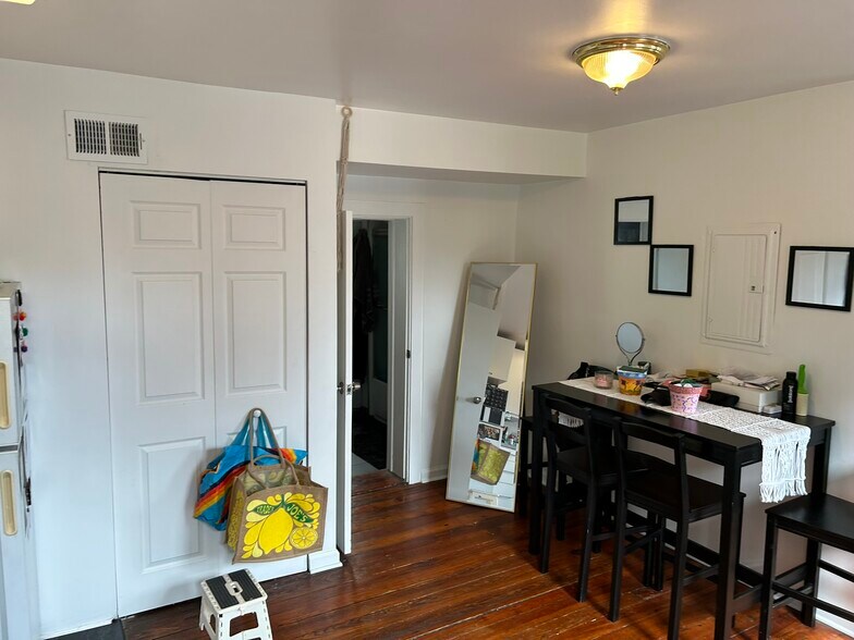 Building Photo - 3001 Huntingdon Ave