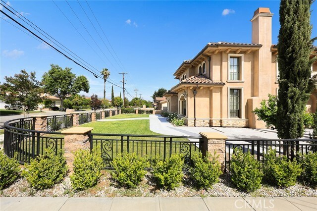 Building Photo - 536 W Camino Real Ave