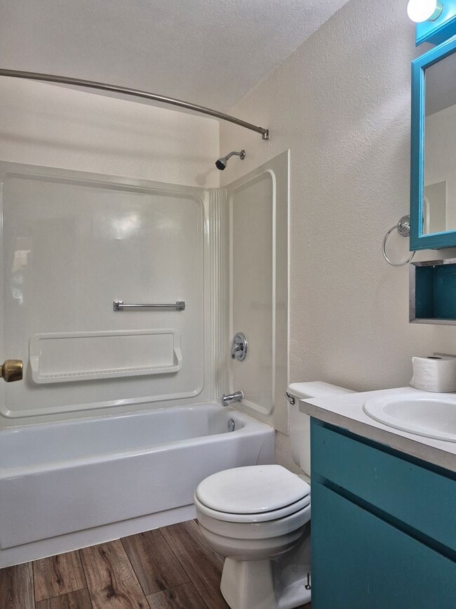 Building Photo - Upgraded 2 Bedroom Duplex Walking Distance...