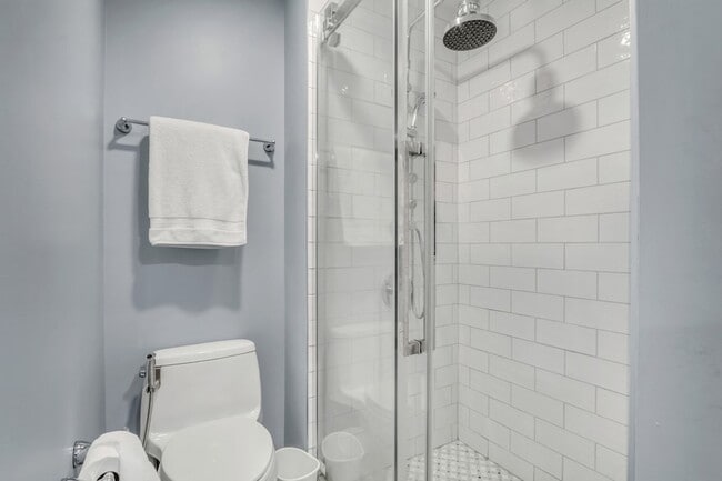 Building Photo - 658 White Ct