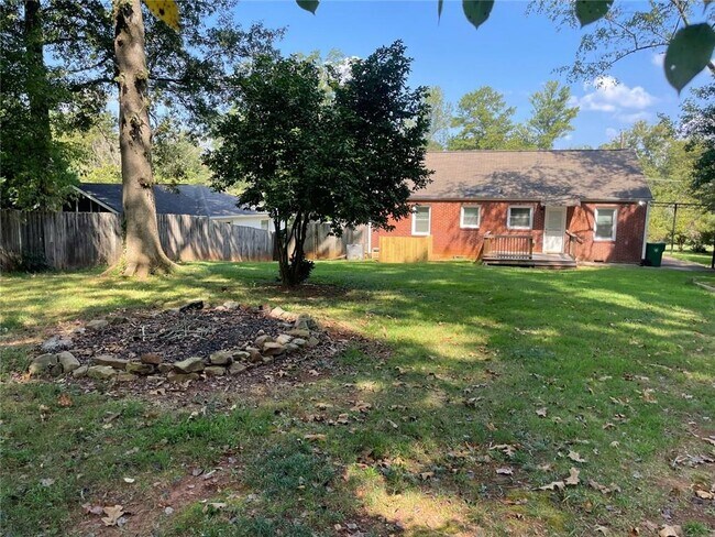 Building Photo - 2511 E Tupelo St SE