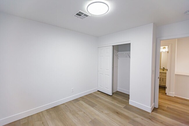 Building Photo - Stunning 3-bedroom One Story Home