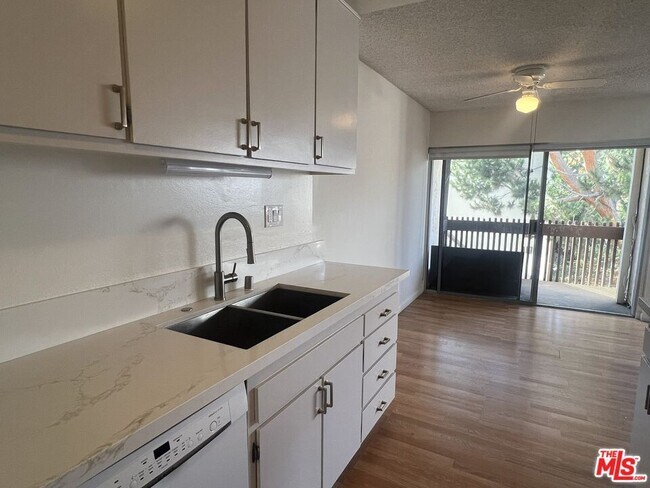 Building Photo - 6000 Canterbury Dr