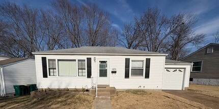 Building Photo - 1231 Hoyt Dr