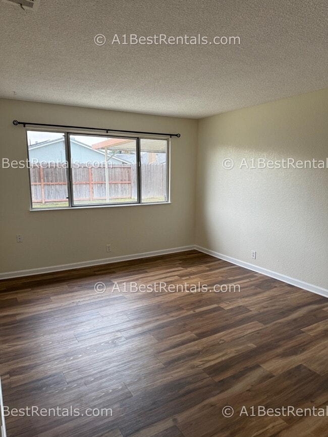 Building Photo - 683 Alpine Ave