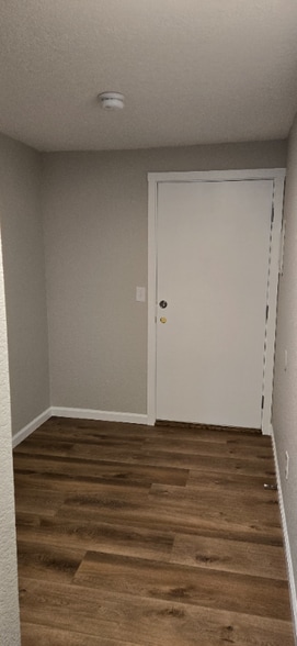 Building Photo - 1625 Kent Des Moines Rd