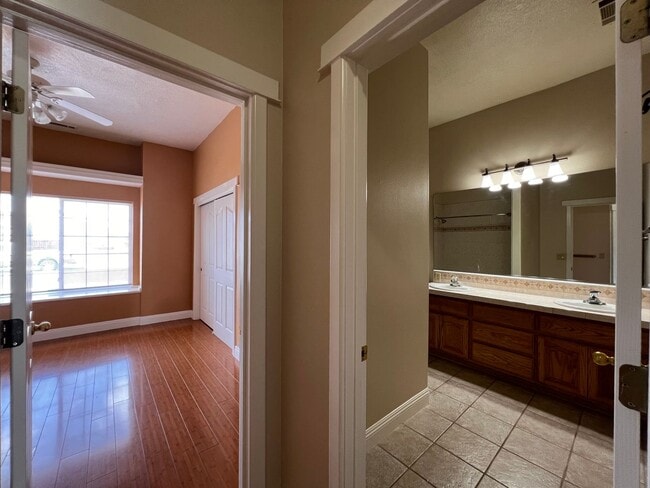 Building Photo - 3-bedroom home in Desert Lakes Golf Community