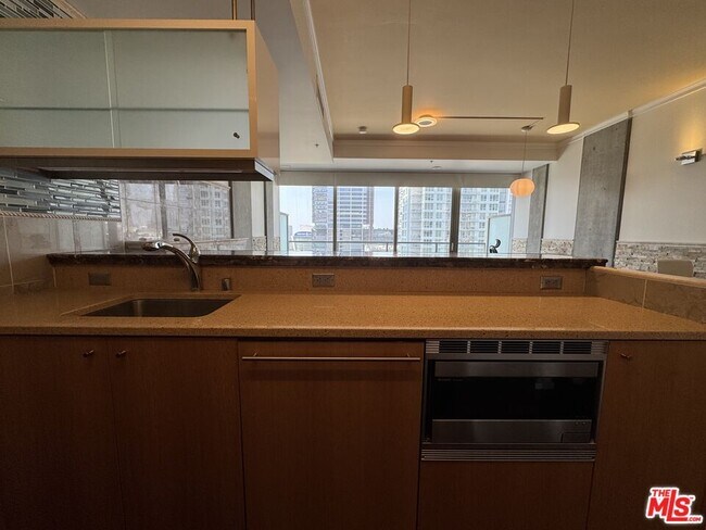 Building Photo - 1155 S Grand Ave