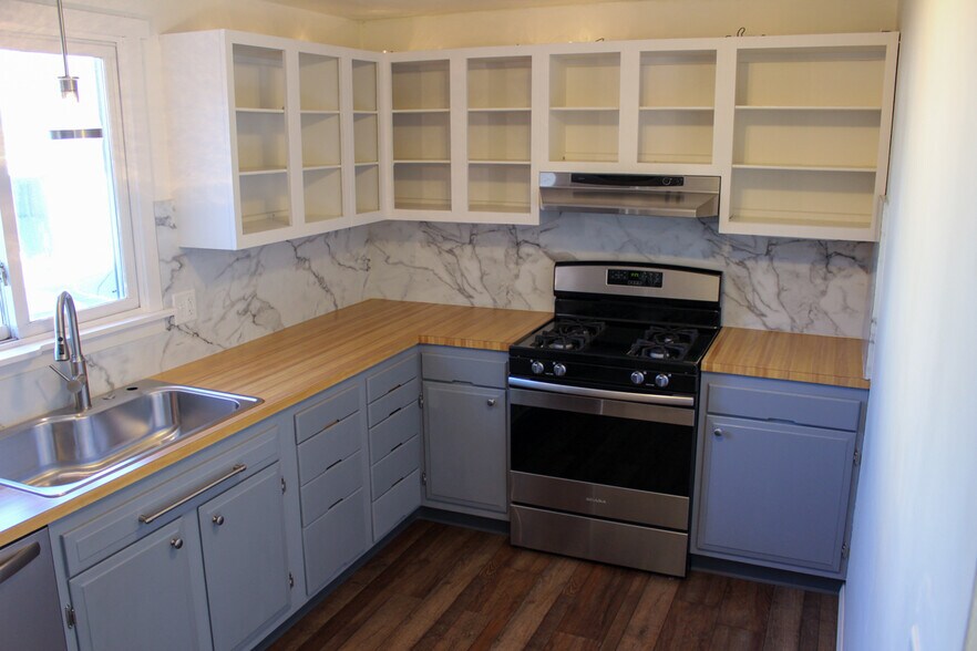 Kitchen - 6 Ryan Ave