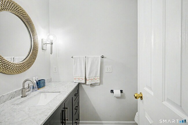 Building Photo - 14 Shore Rd