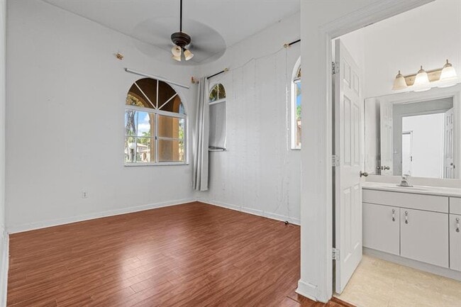 Building Photo - 2552 NE 41st Ave