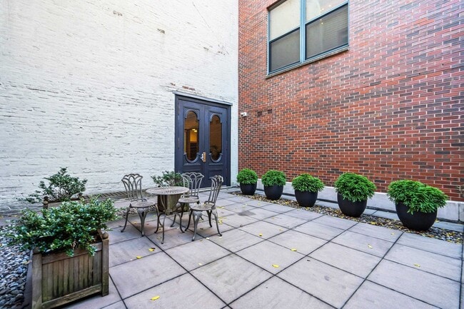 Building Photo - 222 Montgomery St