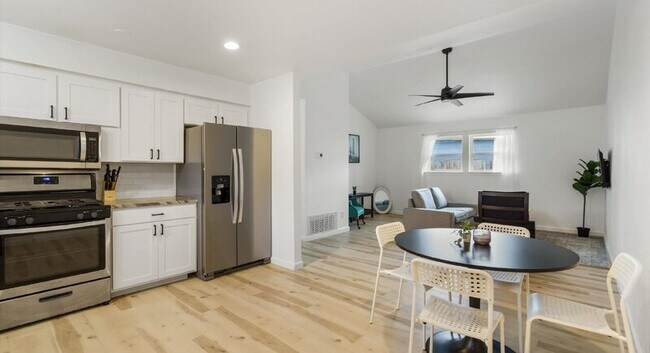 Building Photo - 1118 Ebert Ave