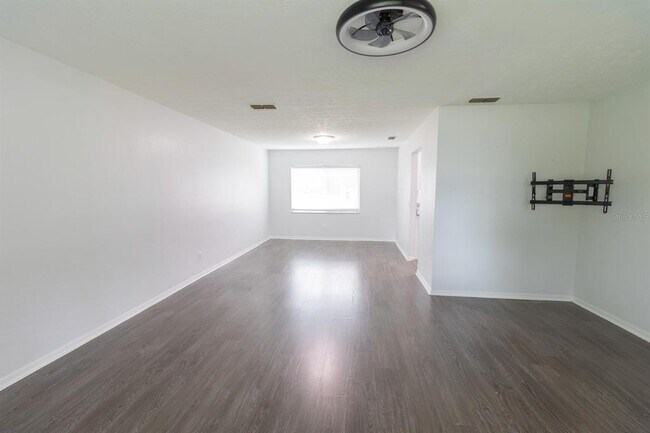 Building Photo - 603 Angelica Pl